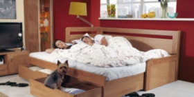 Menší fotografie ložnice, postele - Rozkládací postel